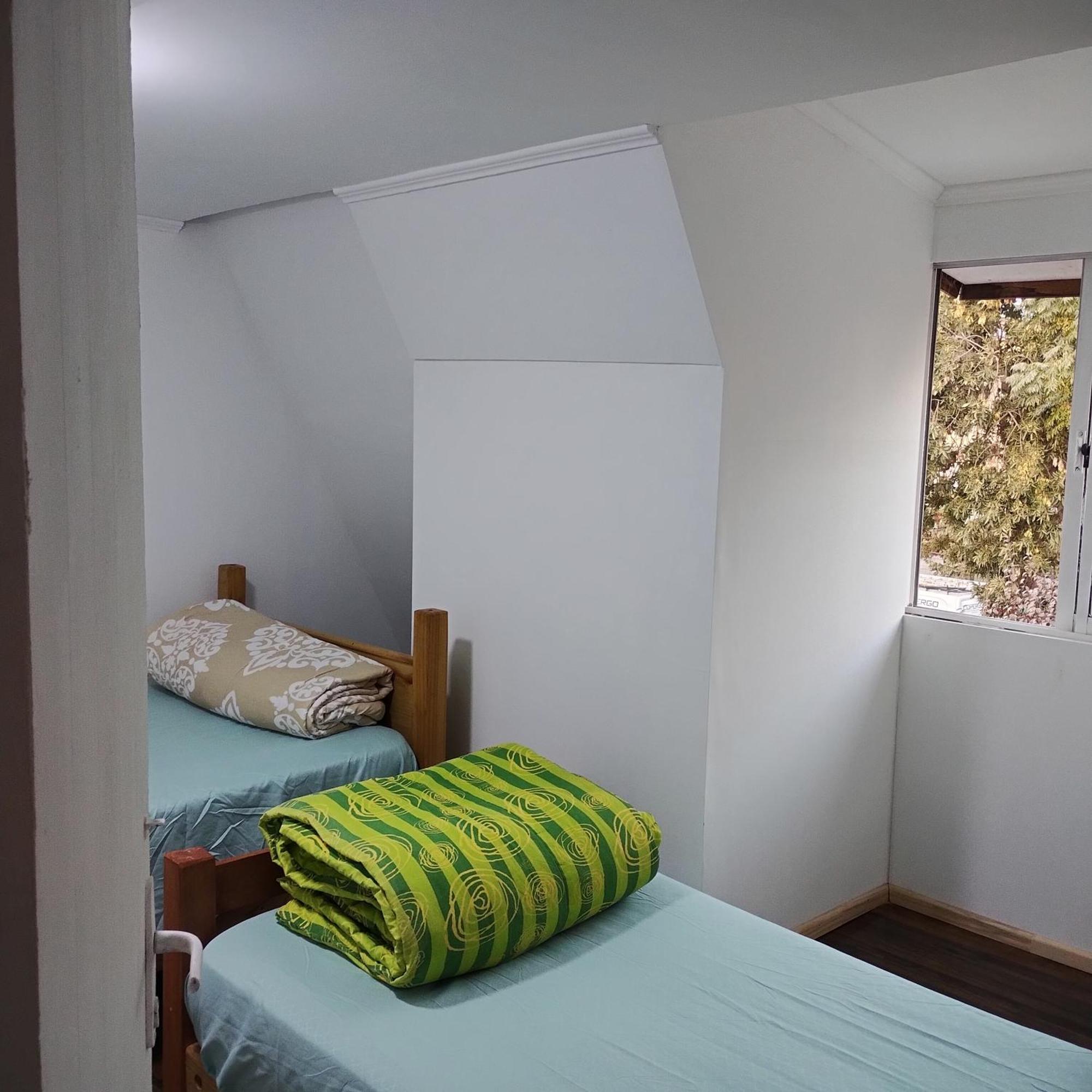 Апартаменты Backpackers House - Near The Airport Сантьяго Экстерьер фото
