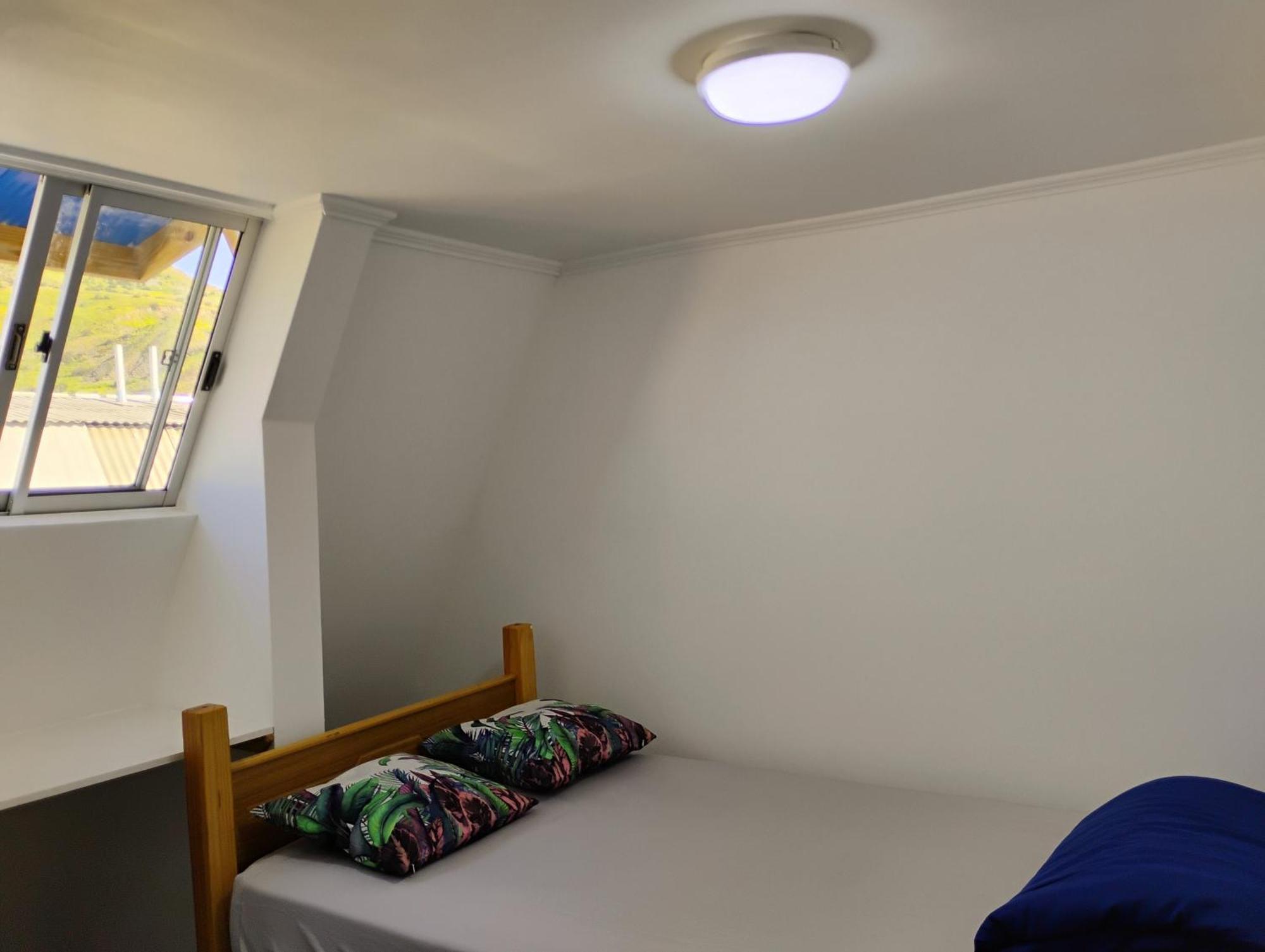 Апартаменты Backpackers House - Near The Airport Сантьяго Экстерьер фото